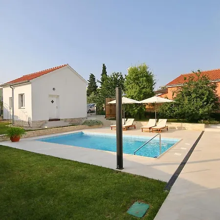 Poolincluded - Villa Beatrix Hébergement de vacances