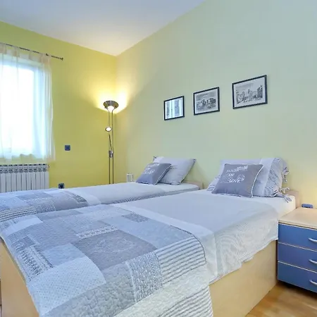 Poolincluded - Villa Beatrix Hébergement de vacances *